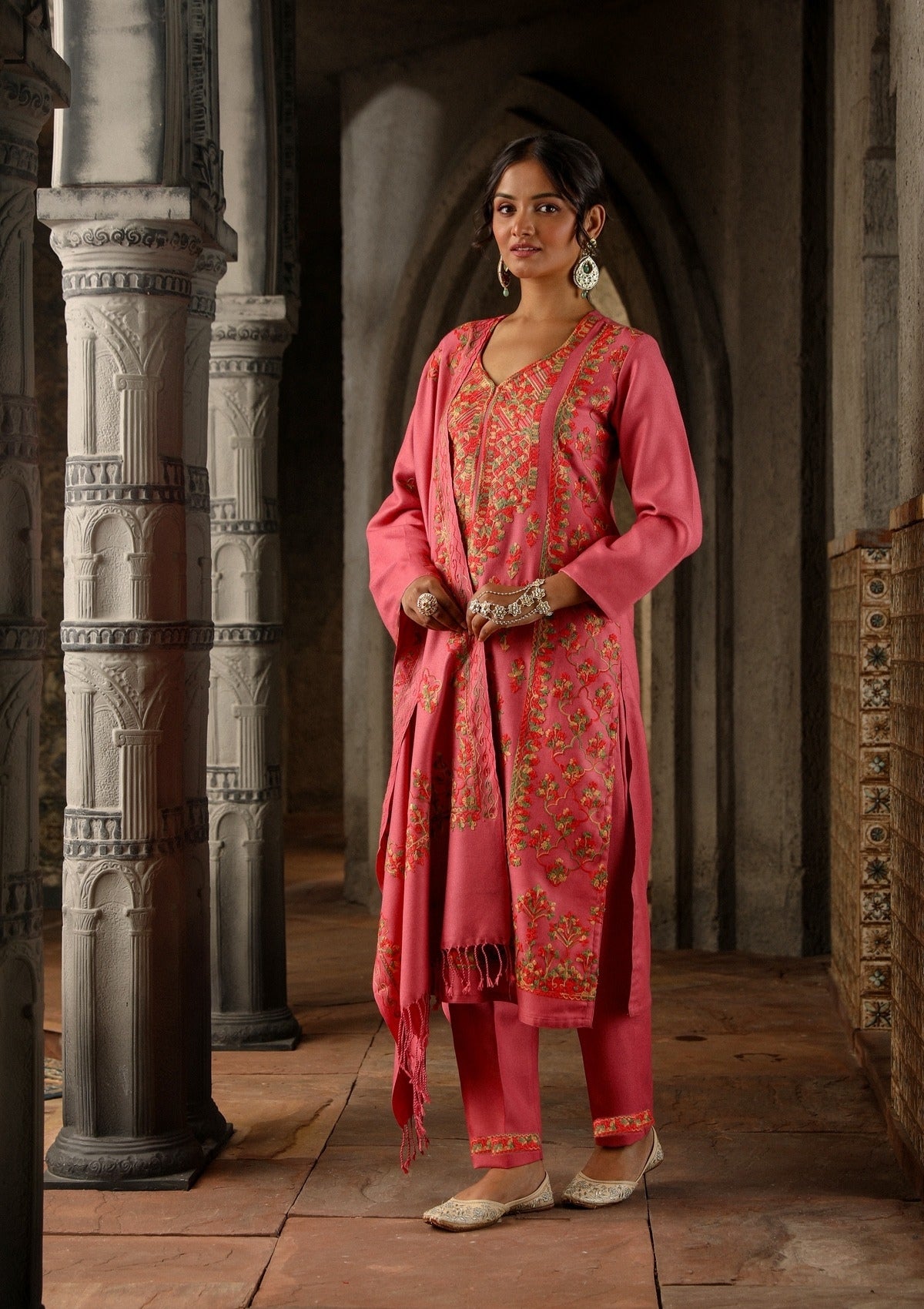 House-Of-Chikankari-Kashmiri-Aari-Woolen-Straight-Kurta-Set-With-Dupatta-Pink_2.jpg